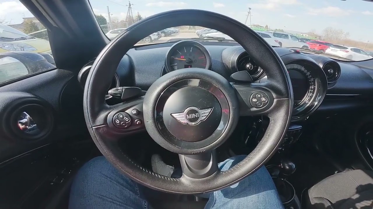 Comment vérifier l’usure des plaquettes de frein sur MINI Countryman R60 (2010-2015)