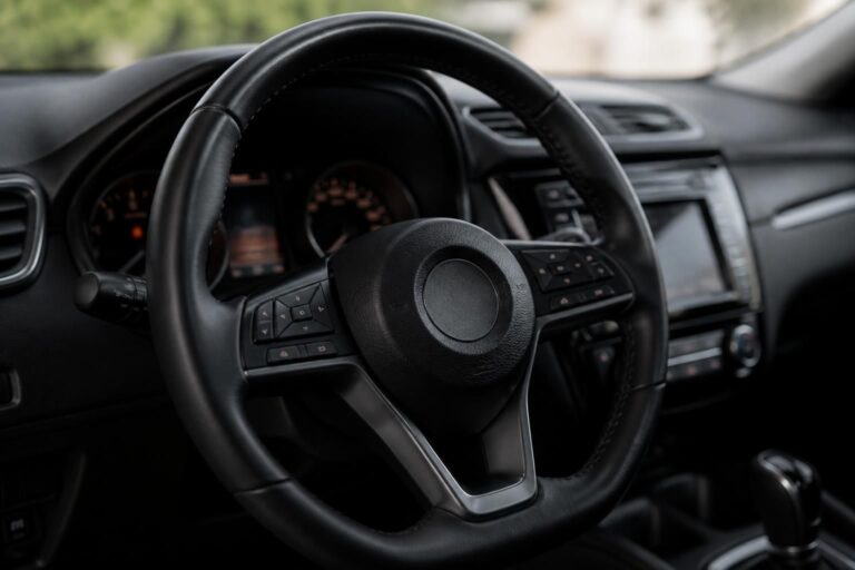 découvrez les solutions pour réparer les commandes au volant en panne sur votre nissan qashqai et retrouvez une conduite sécurisée et confortable.